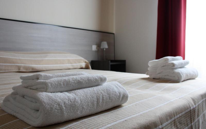 Double or Twin Room with Private Bathroom image 3