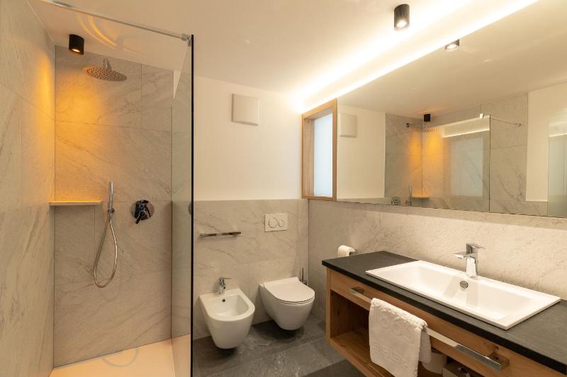 Junior Suite with Balcony image 2