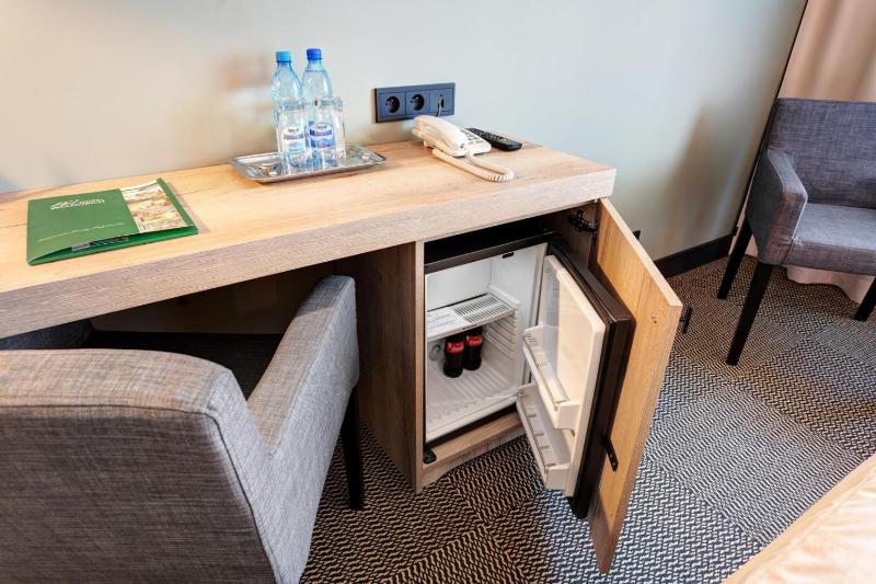 Twin Room image 4