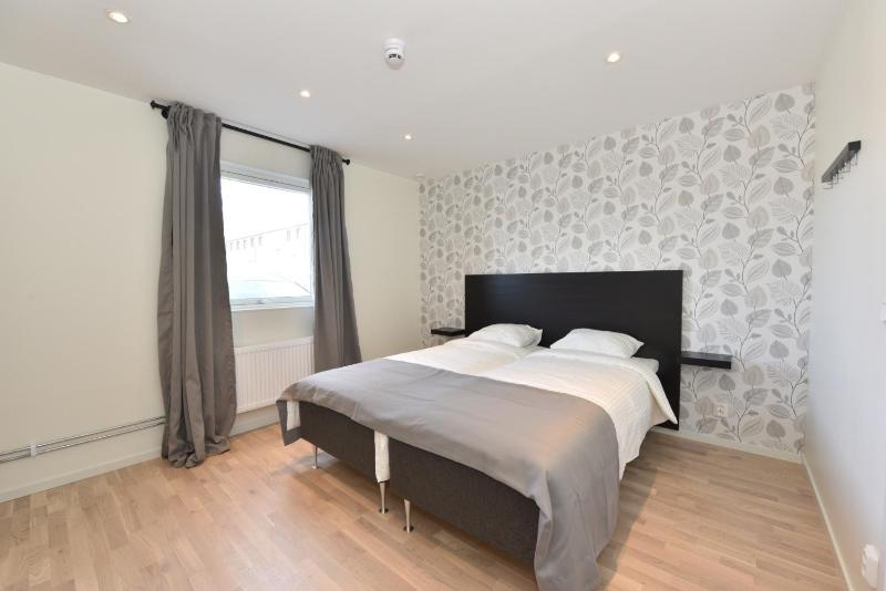 Double Room with Shared Bathroom image 1