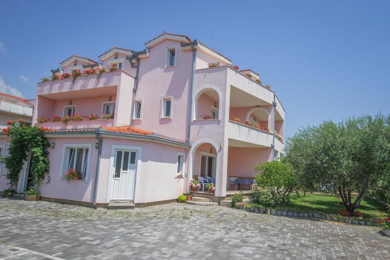 Guesthouse Helena - image 1