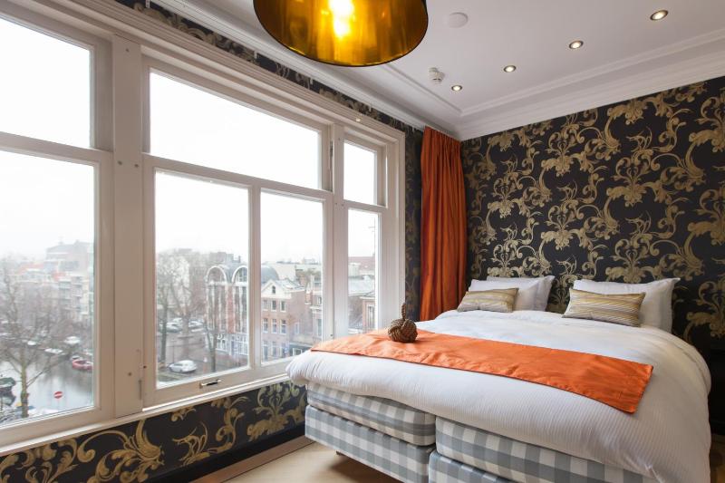 Amsterdam Canal Hotel - image 2