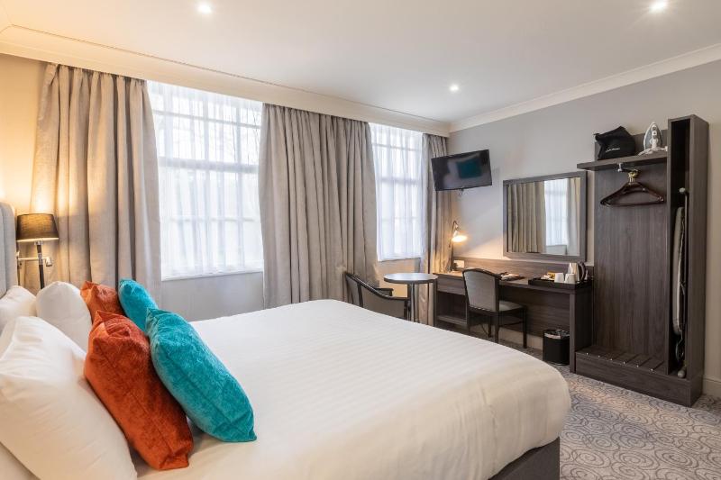 Double or Twin Room image 3