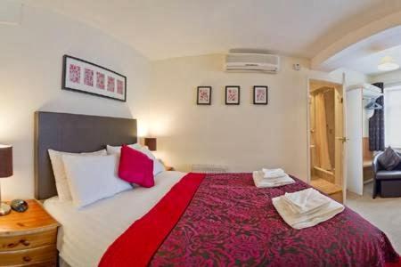 Standard Double Room image 1