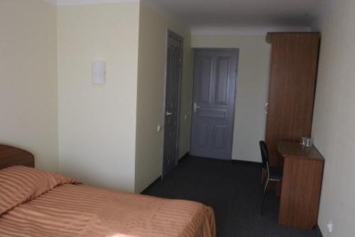 Double Room image 3