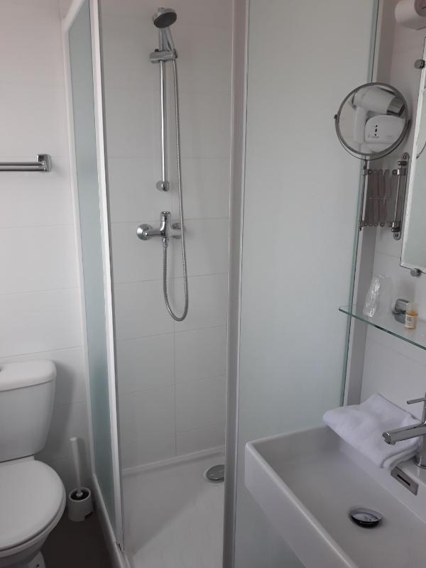 Classic Double Room image 3