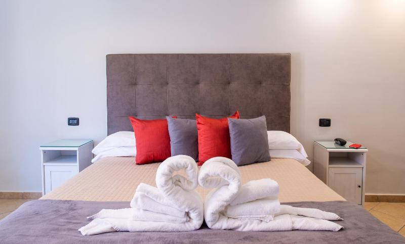Double Room image 3
