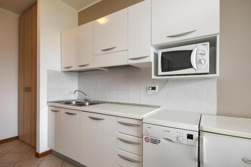 Double Room with Balcony or Terrace - No Kitchen image 4