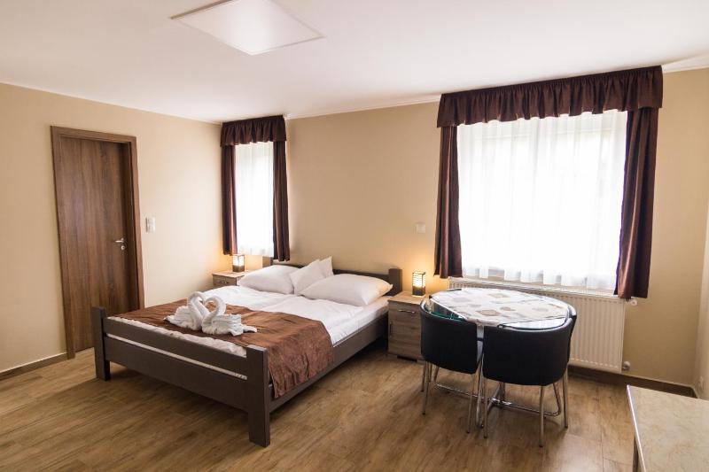 Studio Apartment image 2