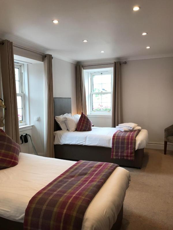 Twin Room with Private Bathroom image 1