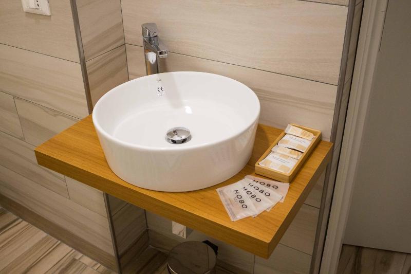 Double or Twin Room with Private Bathroom image 3