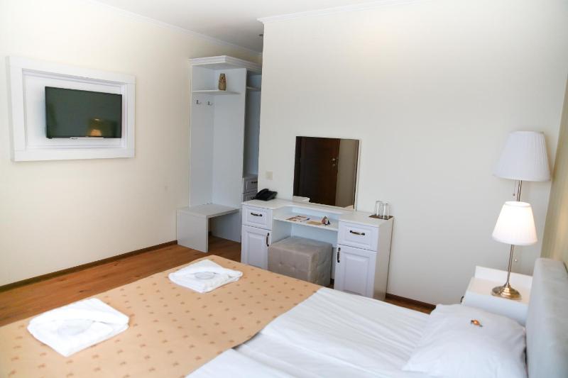 Double Room with Private Bathroom image 3