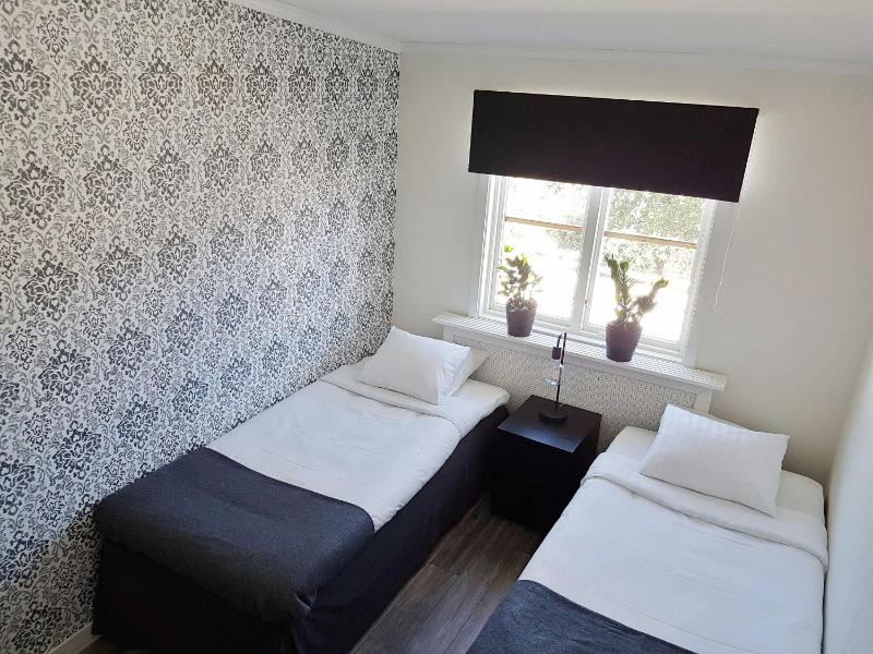 Deluxe Double or Twin Room image 4