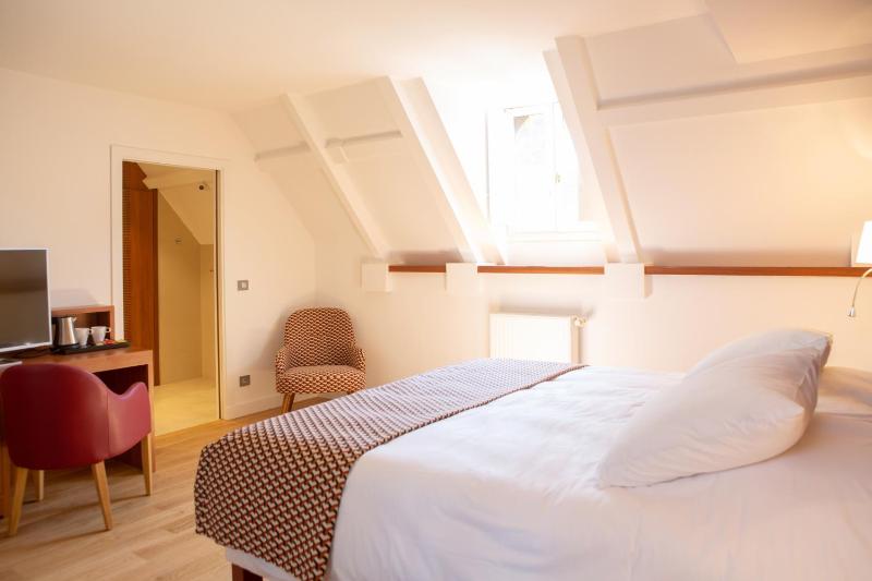 Superior Double Room image 4