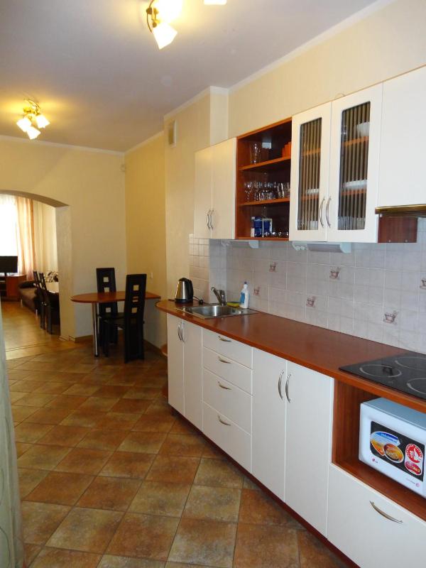 Economy Two-Bedroom Apartment - First Floor image 3