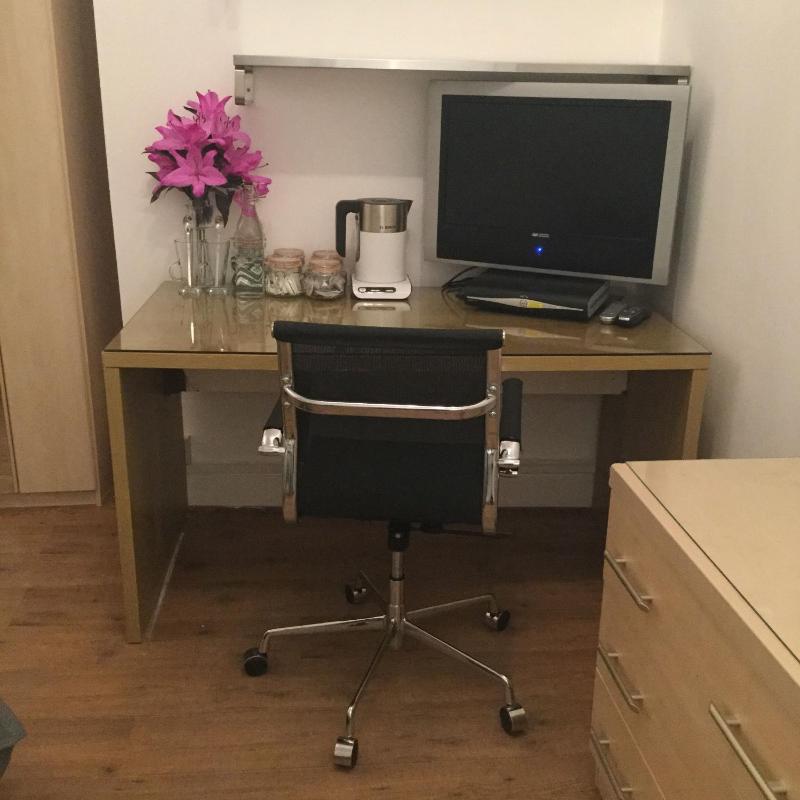 Double Room with Shared Bathroom image 2
