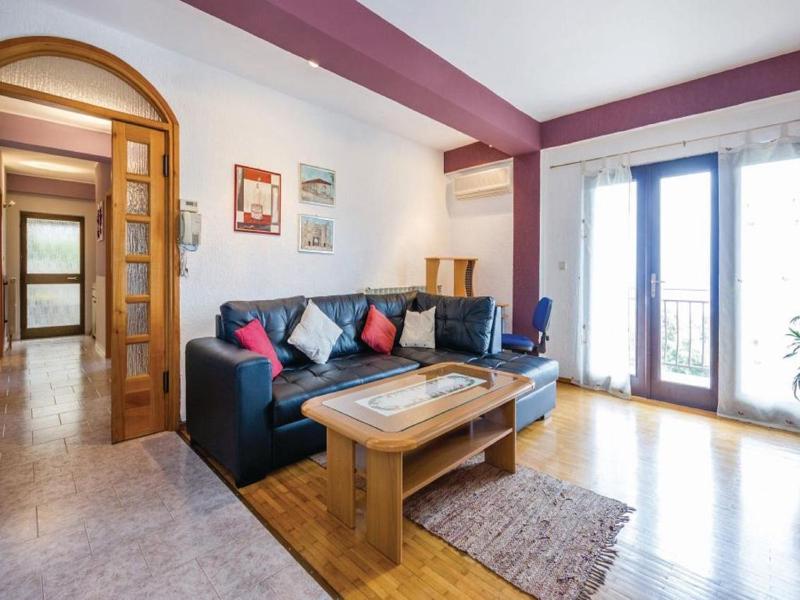 Two-Bedroom Apartment with Terrace and Sea View image 3