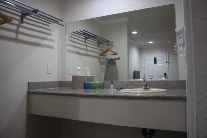 King Room - Non-Smoking/ Not Pet Friendly image 3