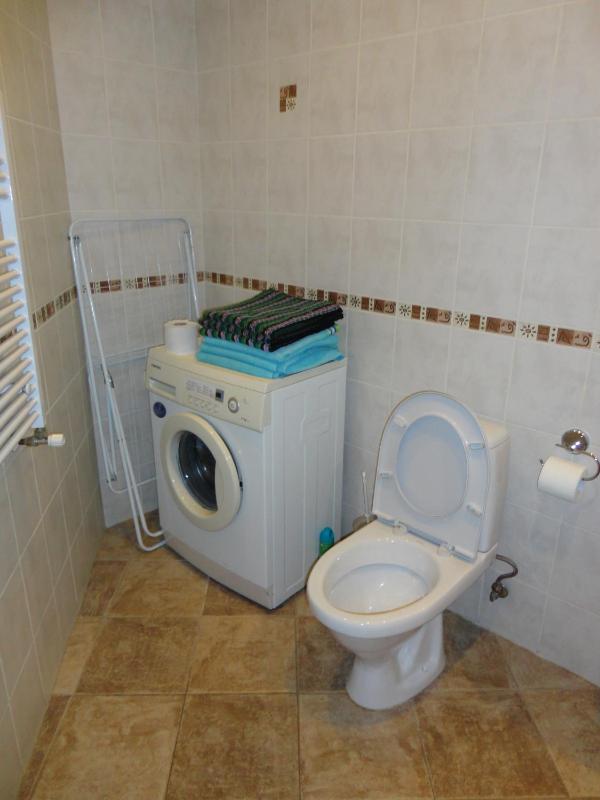 Economy Two-Bedroom Apartment - First Floor image 2