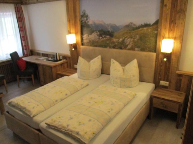 Double Room with Mountain View image 4