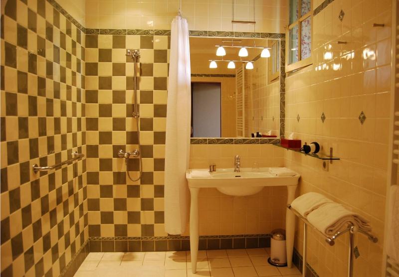 Twin Room image 2