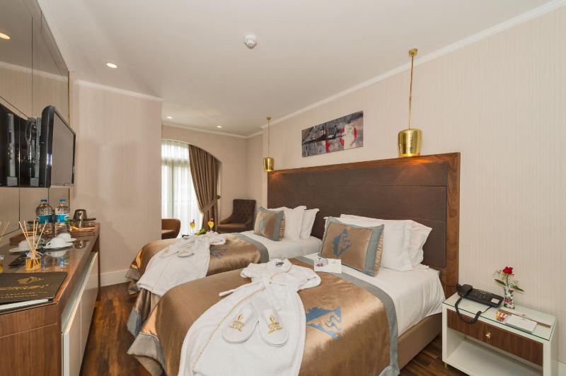 Double or Twin Room with Extra Bed image 2