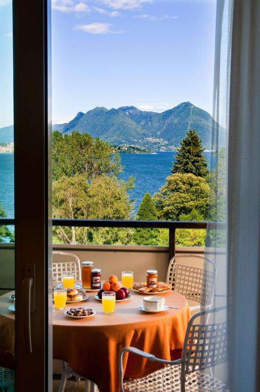 Three-Bedroom Apartment with Lake View image 3