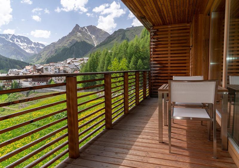 One-Bedroom Apartment with Terrace image 4