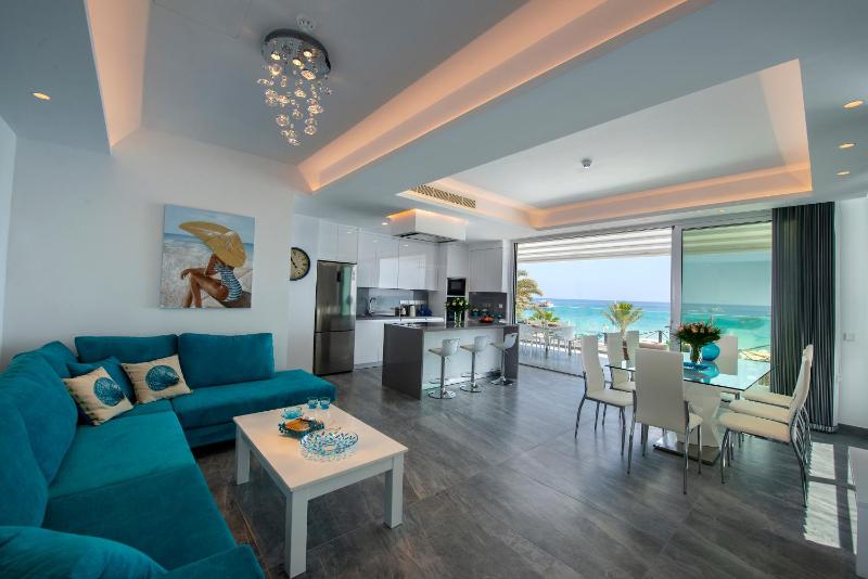 Royal Suite with Sea View image 2