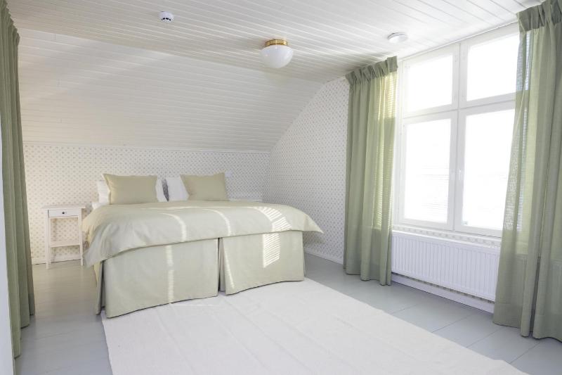 Double Room with Shared Bathroom image 1