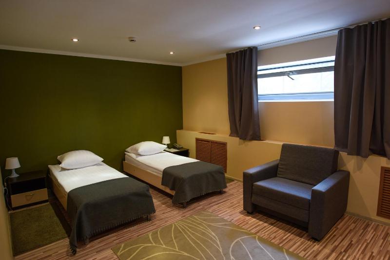 Standard Twin Room image 1
