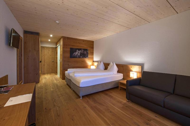 Double Room South with balcony image 3