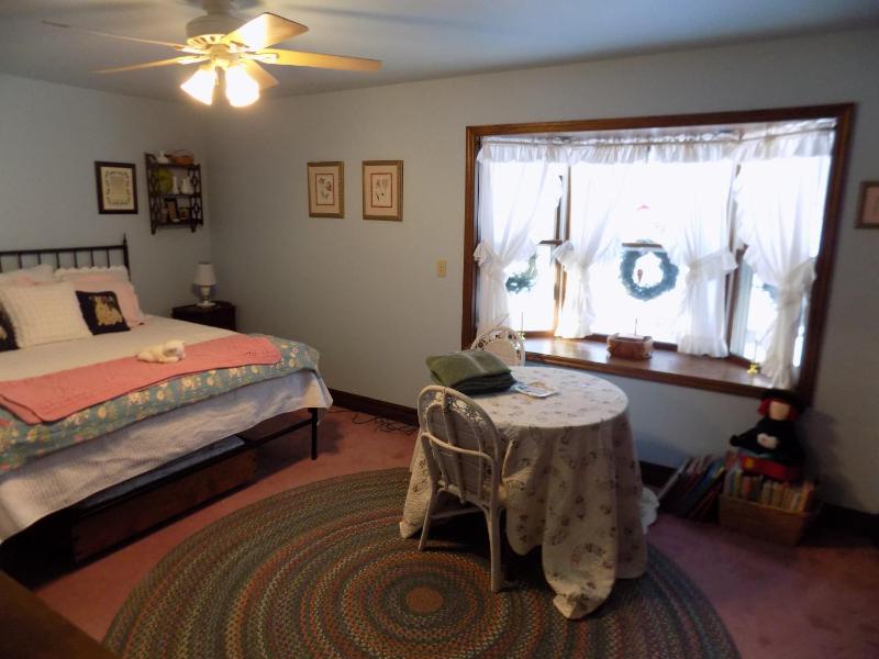 King Room with Garden View image 2