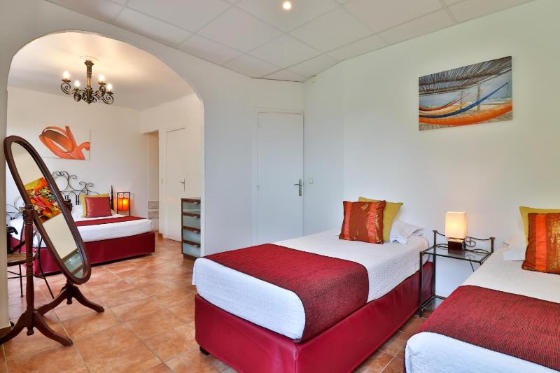 Quadruple Room with Terrace image 4