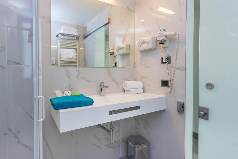 Triple Room image 3