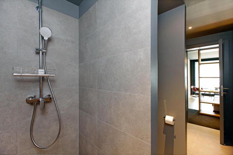 Classic Double or Twin Room with Balcony image 4