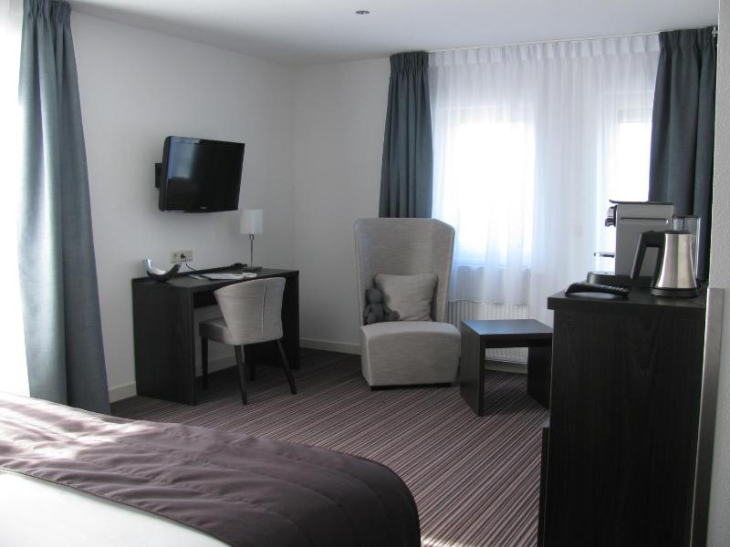 Deluxe Double Room image 3