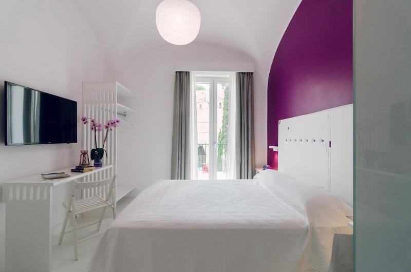 Double Room with Balcony image 1