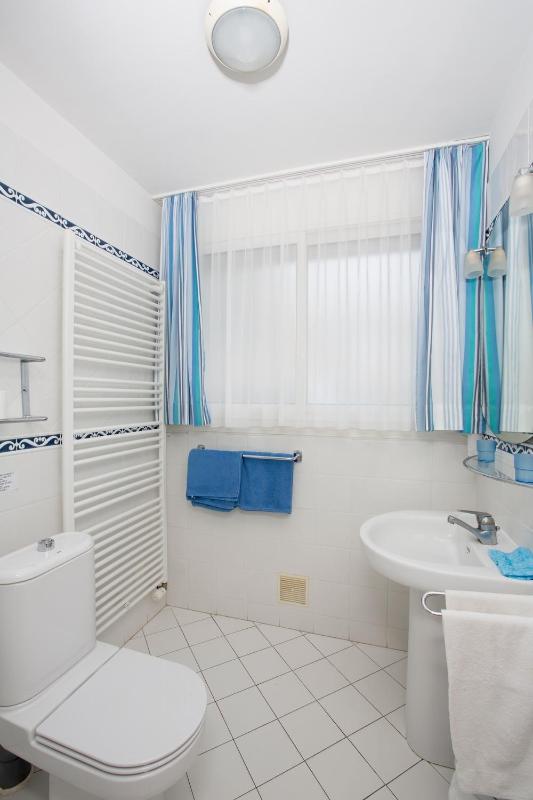 One-Bedroom Apartment (Pets) image 2