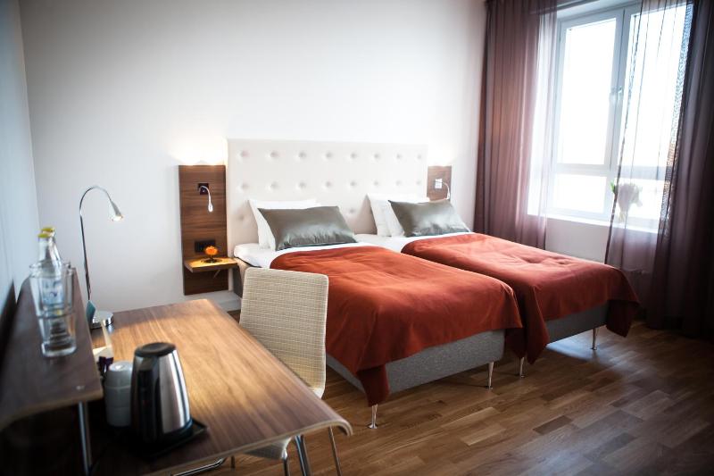 Standard Twin Room image 3