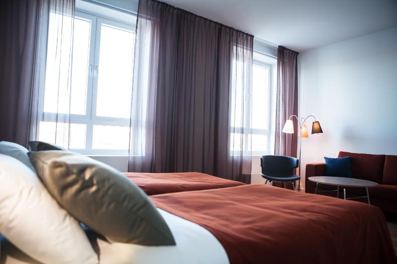 Junior suite with two single beds with a view over Klarälven image 3