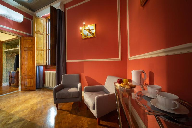 Deluxe Double or Twin Room image 2