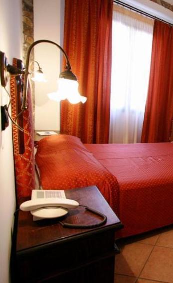 Double Room with Small Double Bed image 3