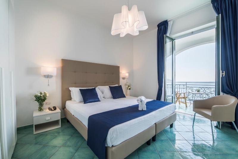 Family Room with Sea View image 1