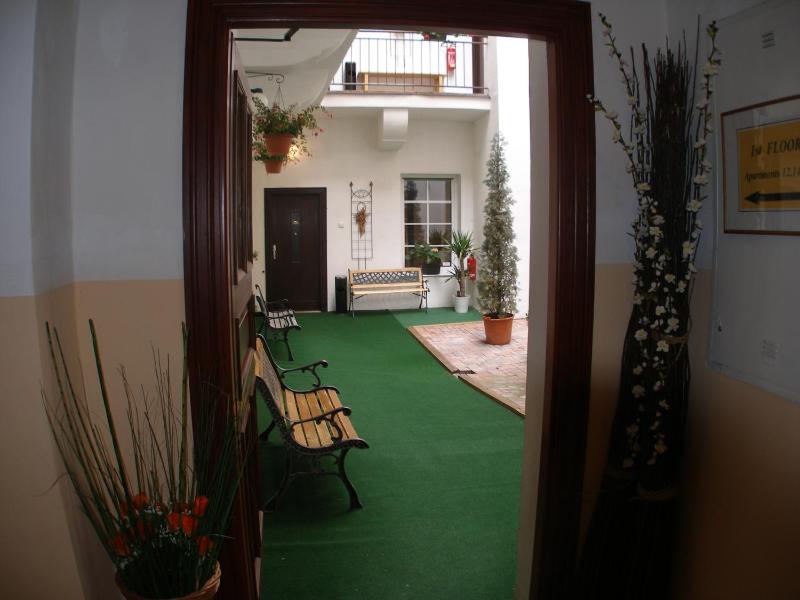 One-Bedroom Apartment with an Extra Bed image 4