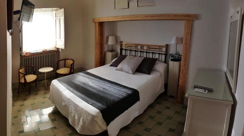 Double or Twin Room image 3