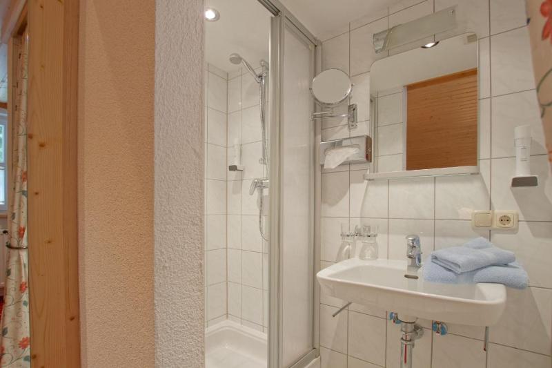 Double Room with Shared Toilet image 3