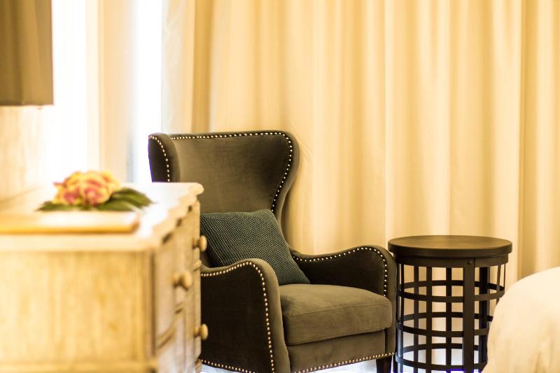 Executive King Room image 3