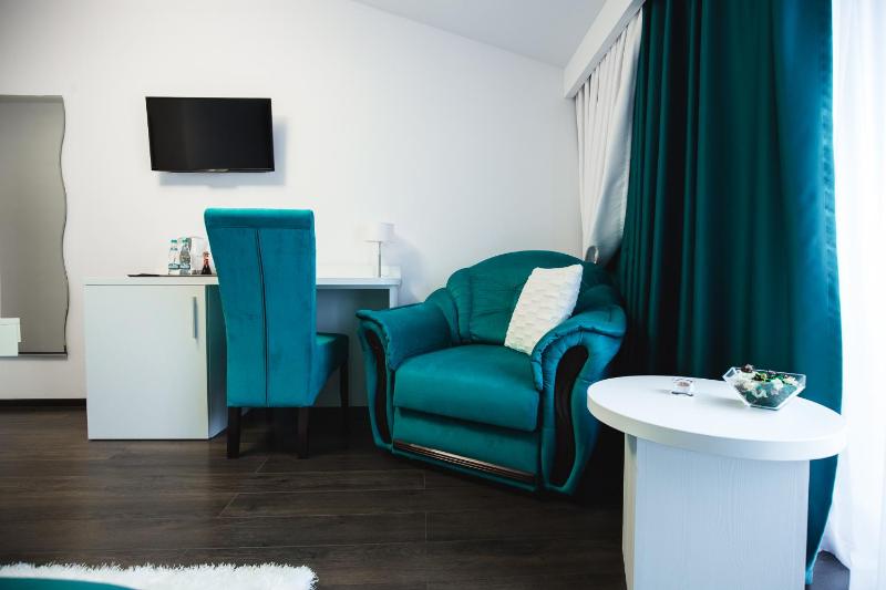 Double Room image 3