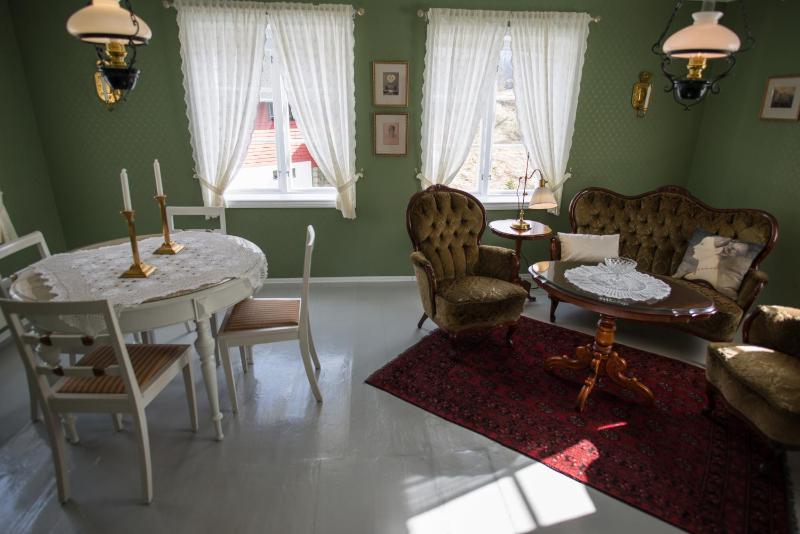 One-Bedroom Apartment image 4